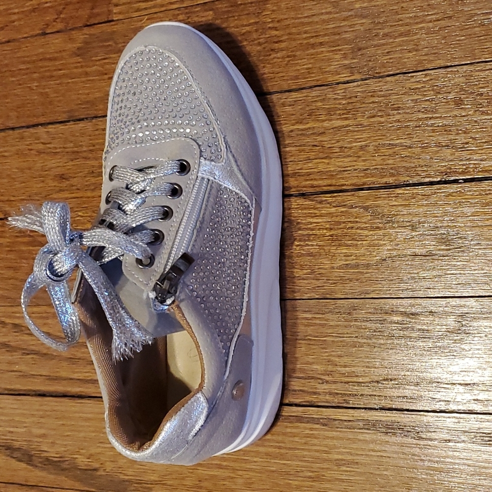 BLING SNEAKERS size 5.5